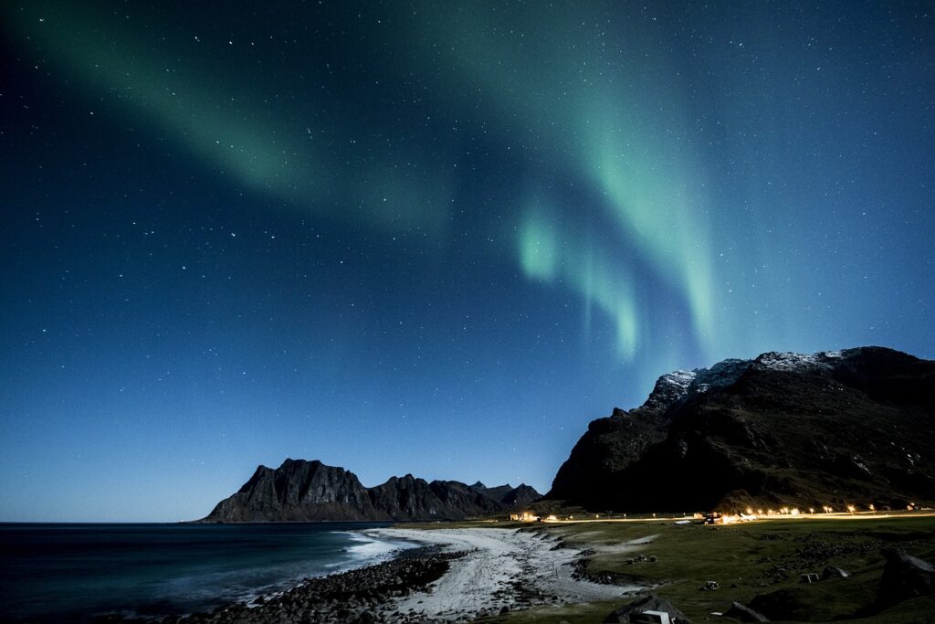 https://fisicacuriosa.com/wp-content/uploads/2023/04/Aurora-Boreal-na-Noruega-1024x683.jpg