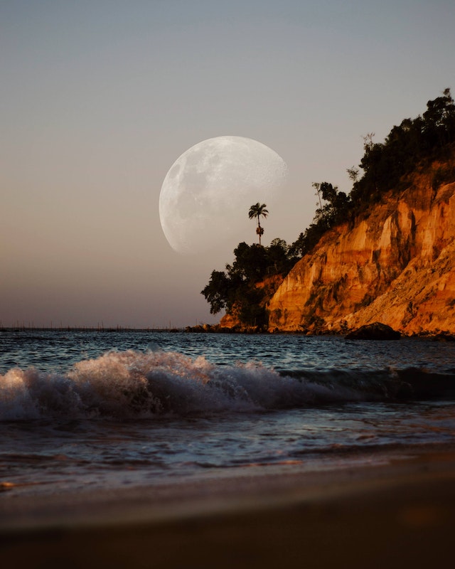 Como a Lua afeta as marés: o poder da Lua sobre os oceanos.